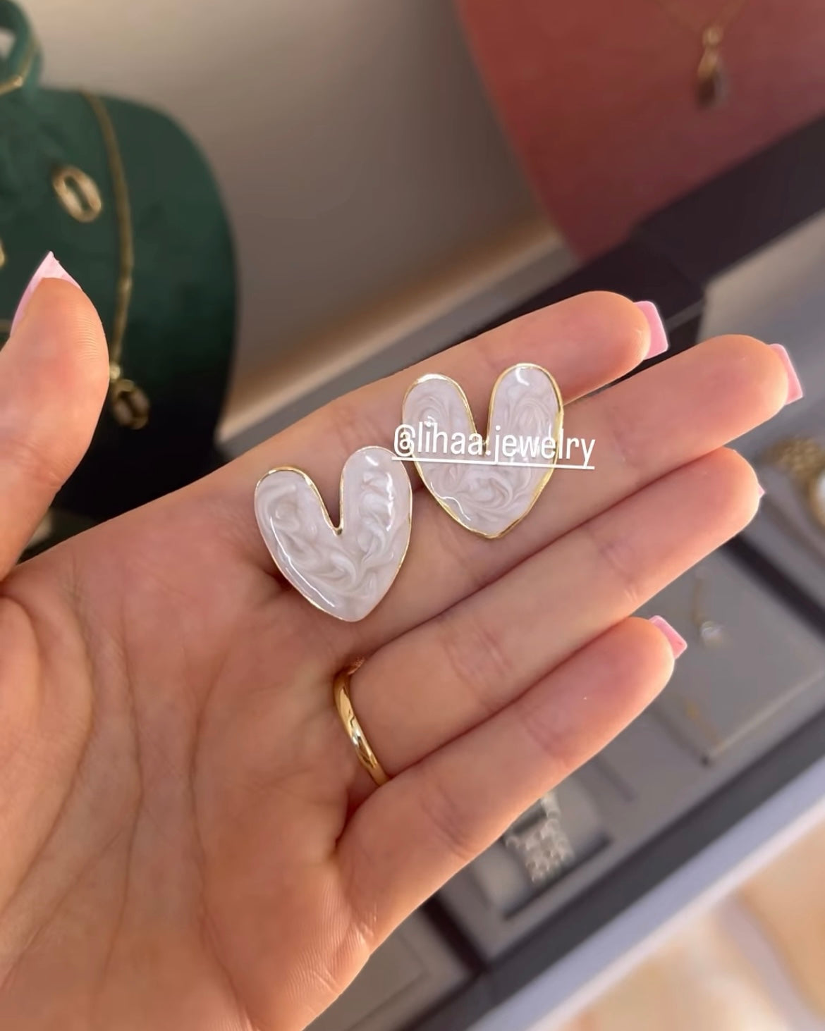 Boucles d'oreilles coeur blanc
