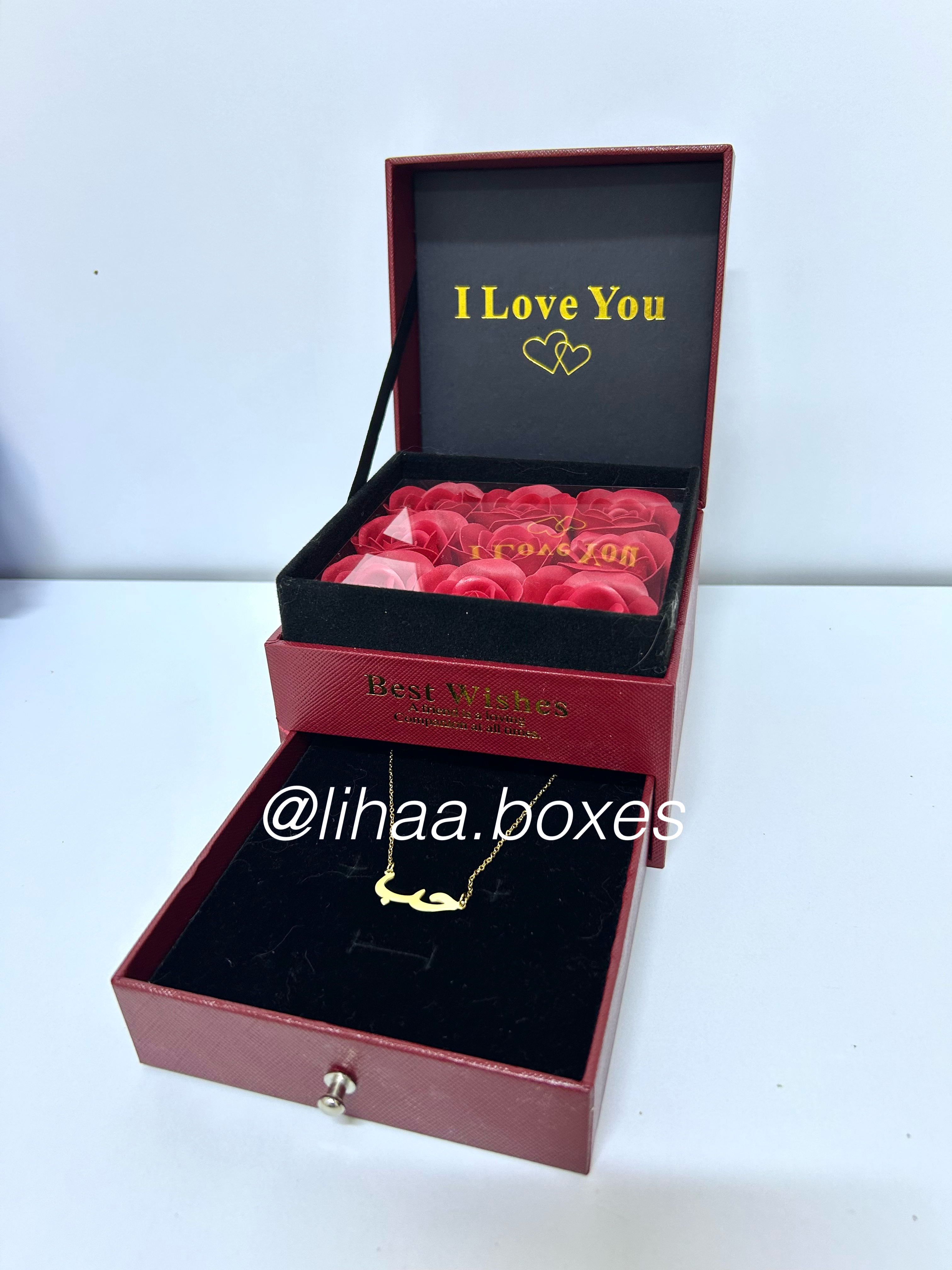 Collier 7ob + boite de fleurs