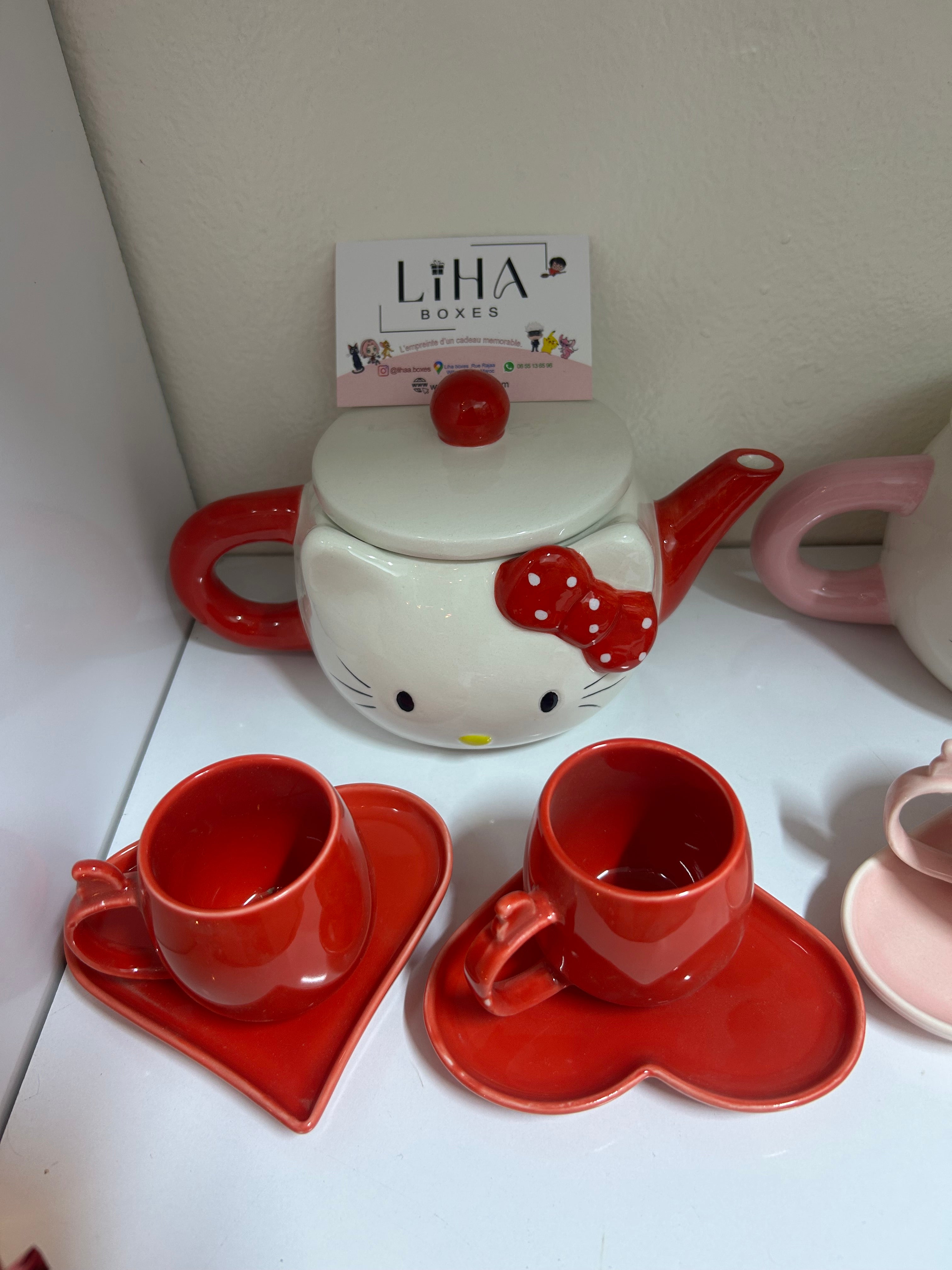 Théière hello kitty + 2mugs + 2 sous tasses